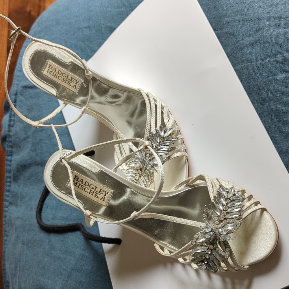 Badgley Mischka White  Wedges